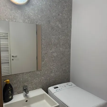 Lumera Near The National Cathedral * Bucarest