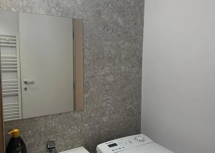 Lumera Near The National Cathedral * Бухарест